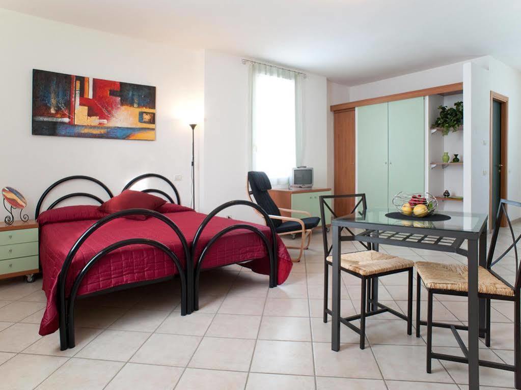 פארמה Villa Meli Lupi - Residenze Temporanee מראה חיצוני תמונה